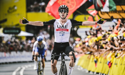 Adam Yates gana la primera etapa del Tour de Francia